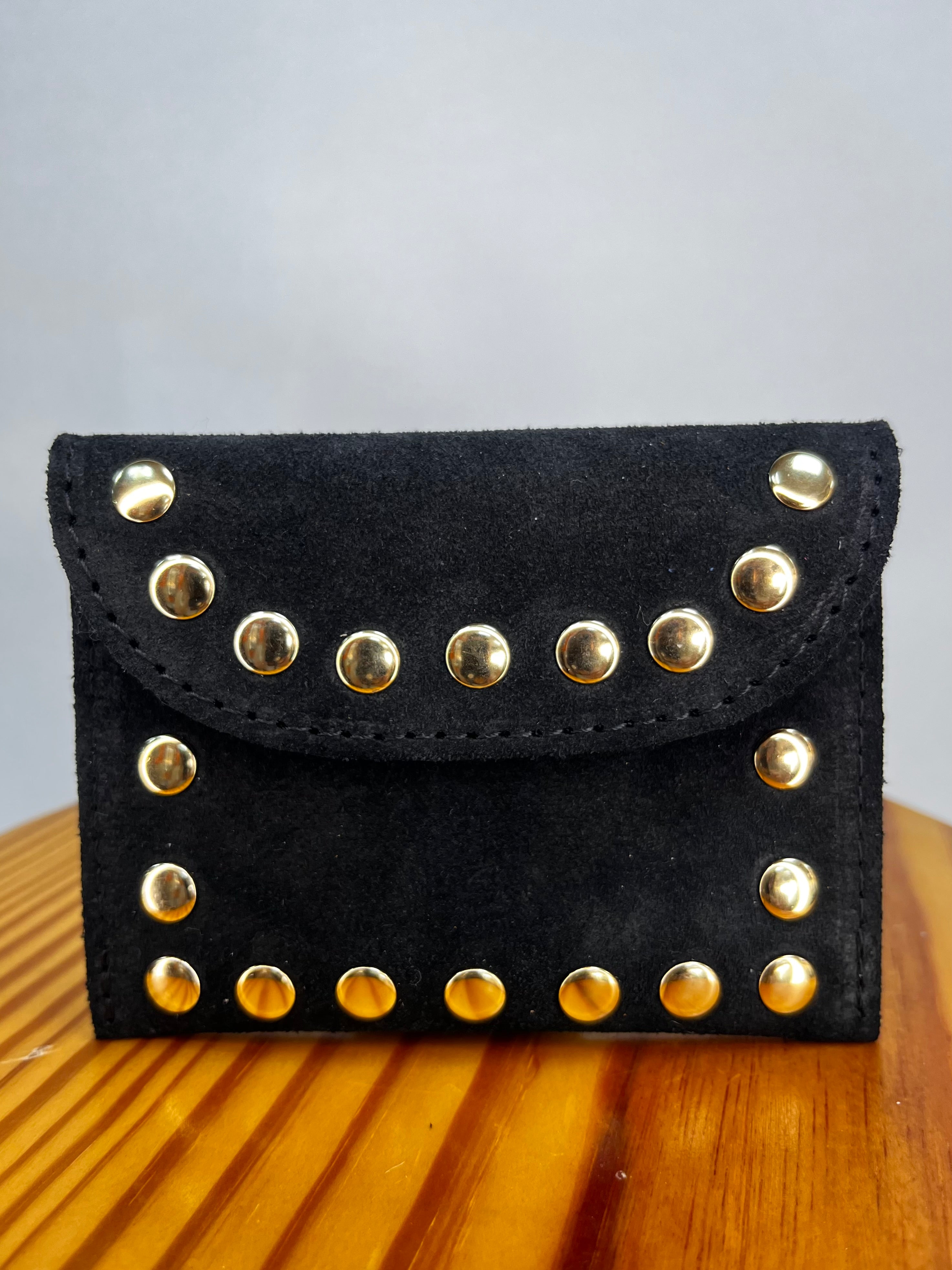 CARTERA TACHUELAS NEGRO