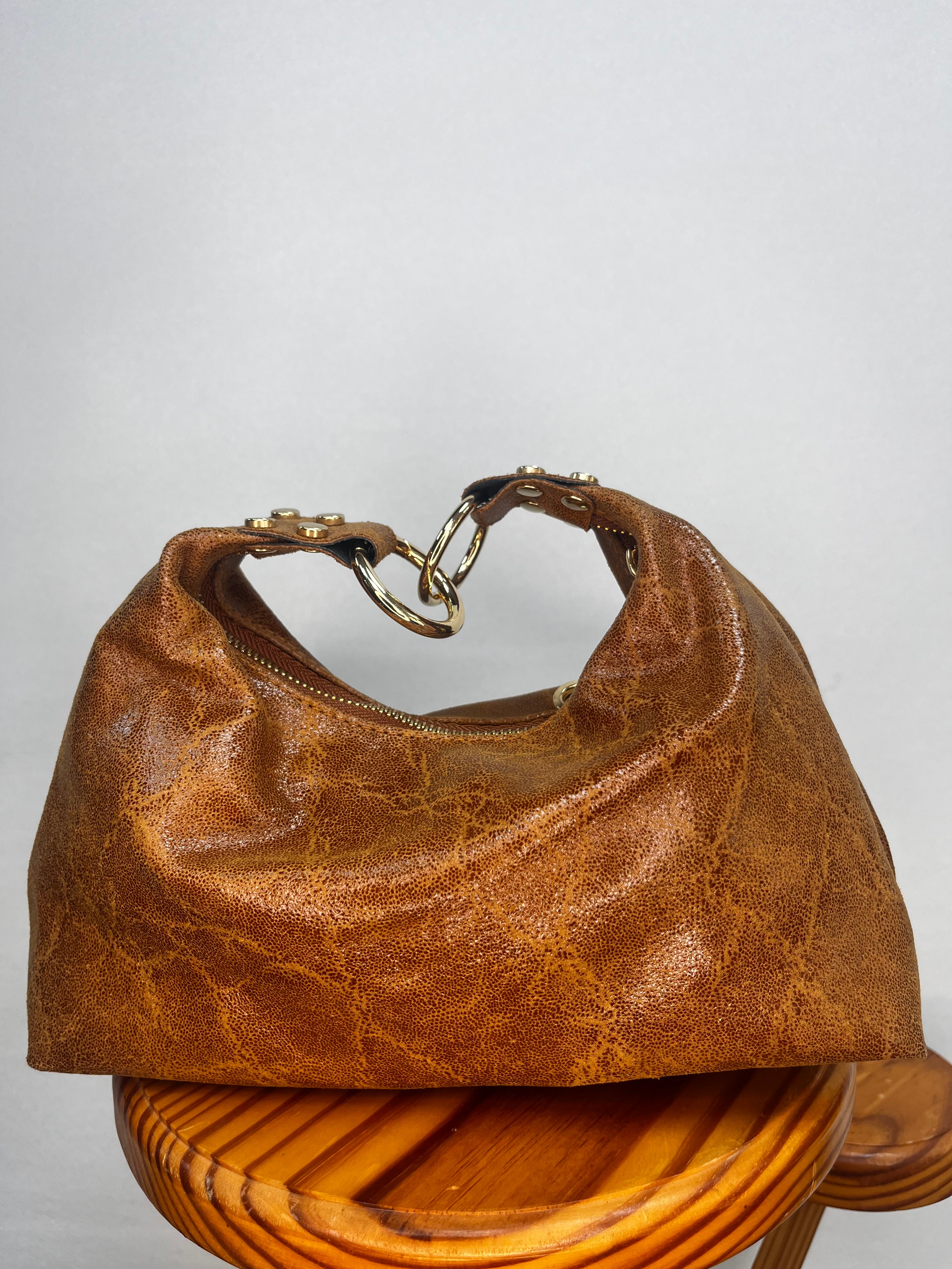 BOLSO BRILLO MINI TACHUELA ABIERTA MARRÓN