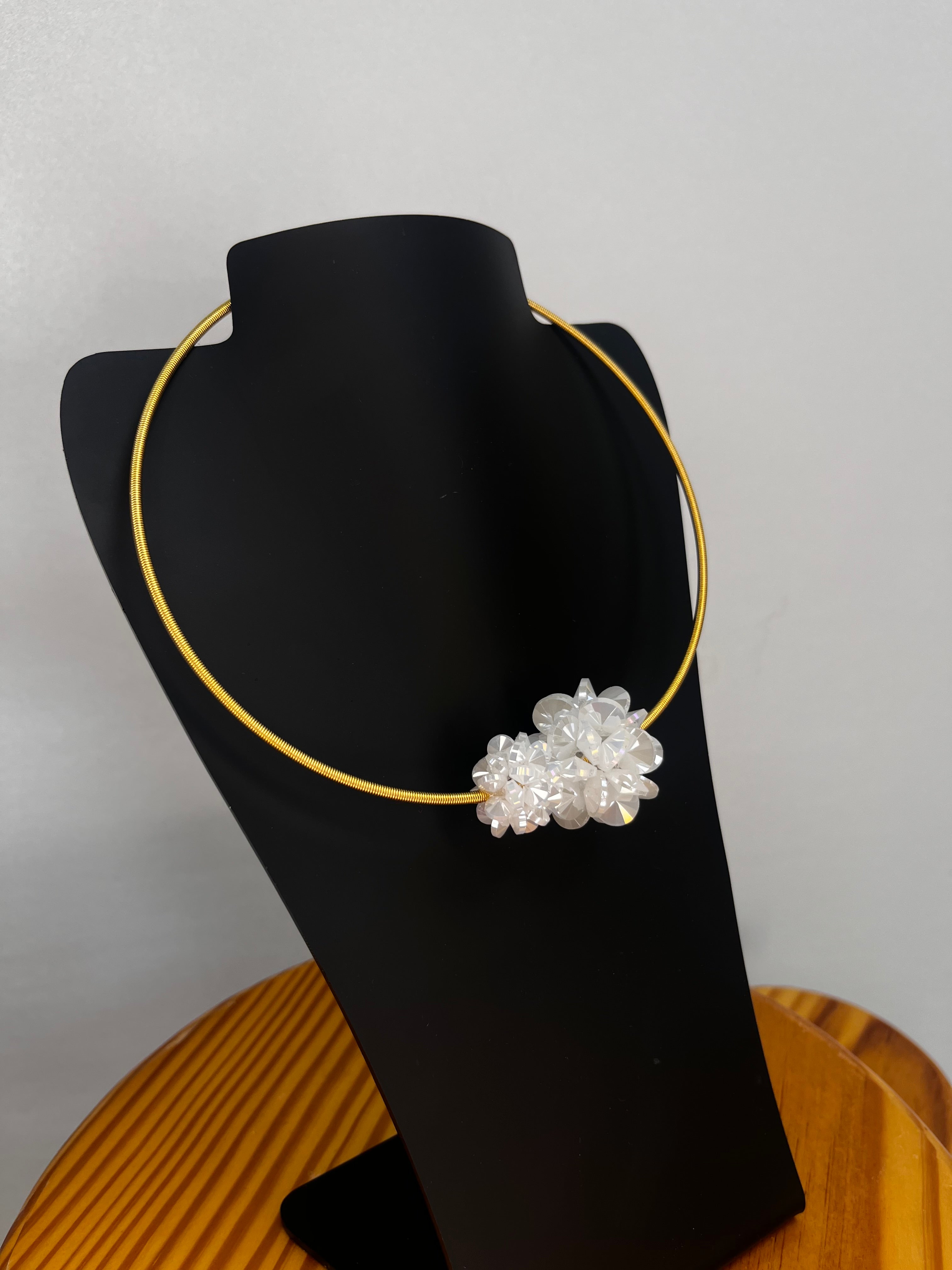 COLLAR FLOR BLANCA
