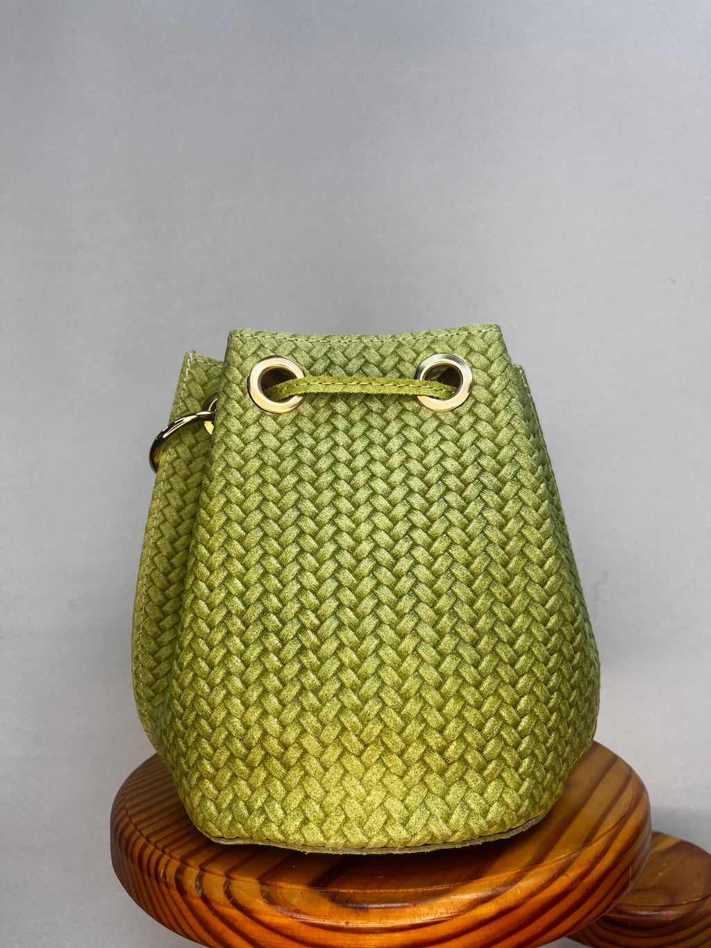 BOLSO BOMBONERA MINI CON TEXTURA VERDE PISTACHO