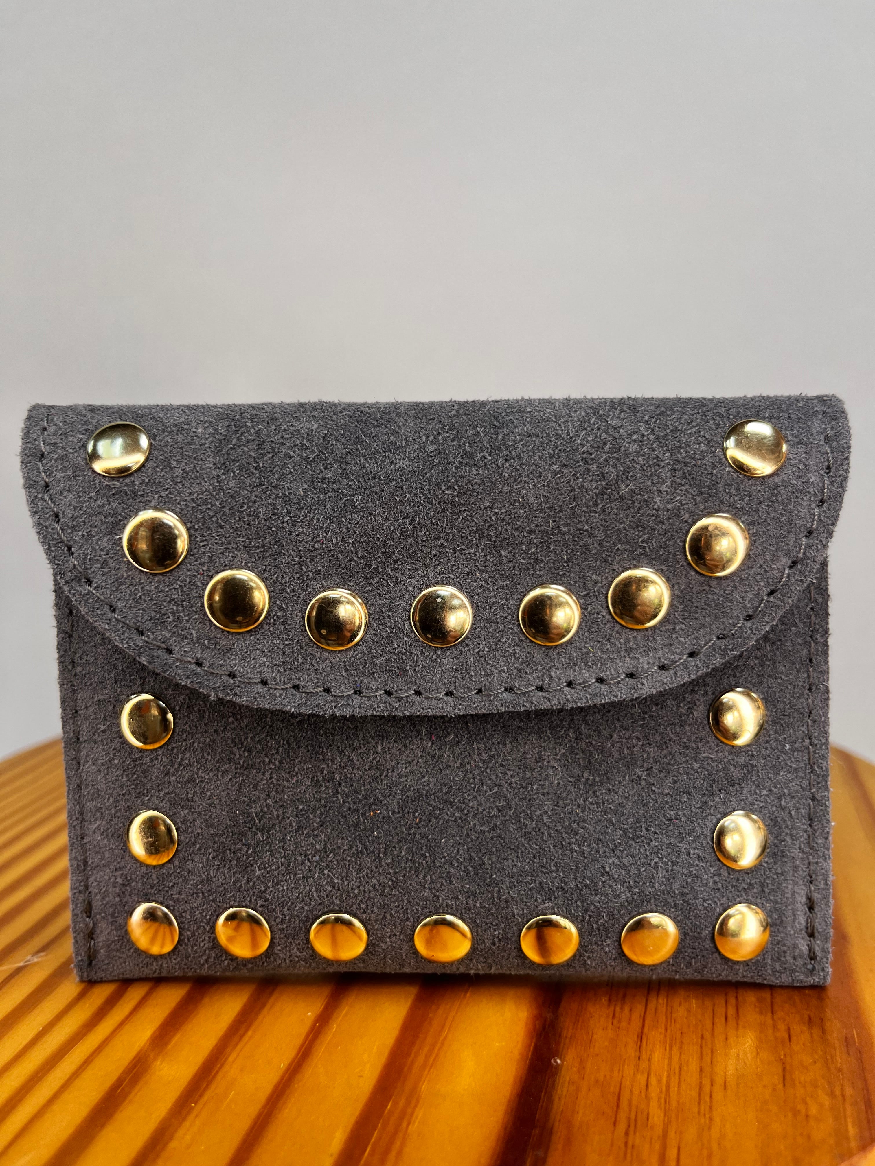 CARTERA TACHUELAS GRIS