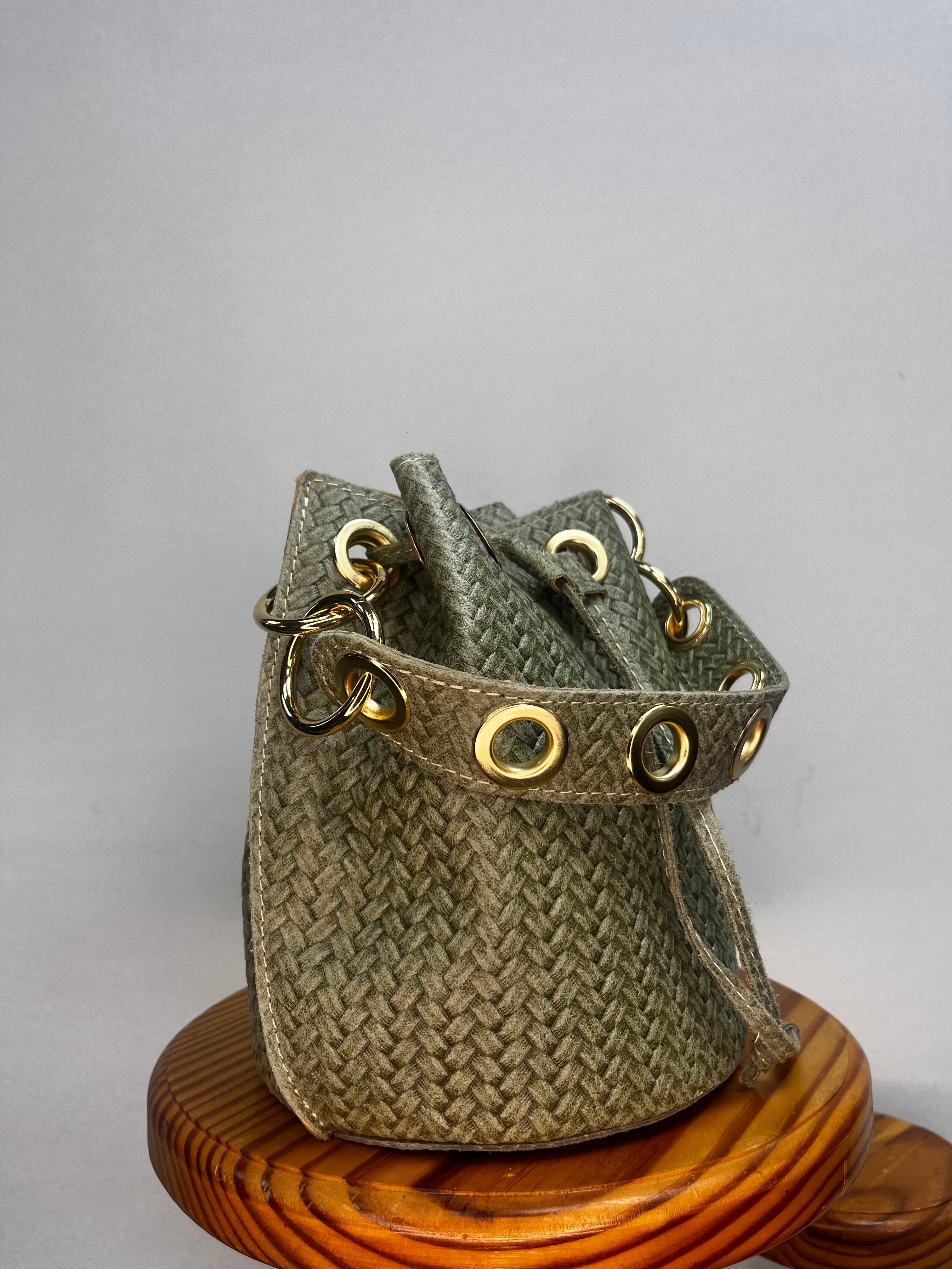 BOLSO BOMBONERA MINI CON TEXTURA VERDE