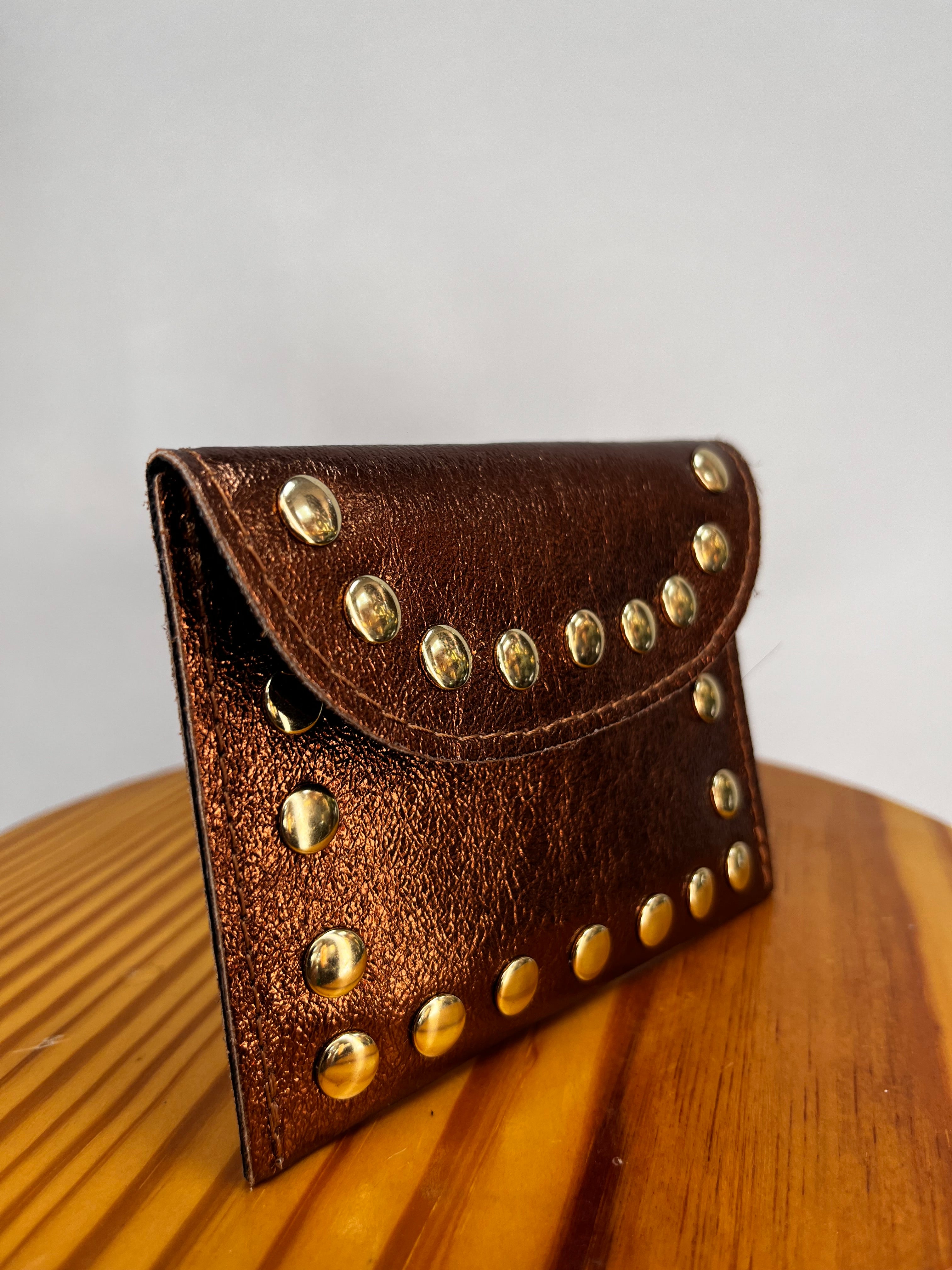 CARTERA TACHUELAS BRONCE