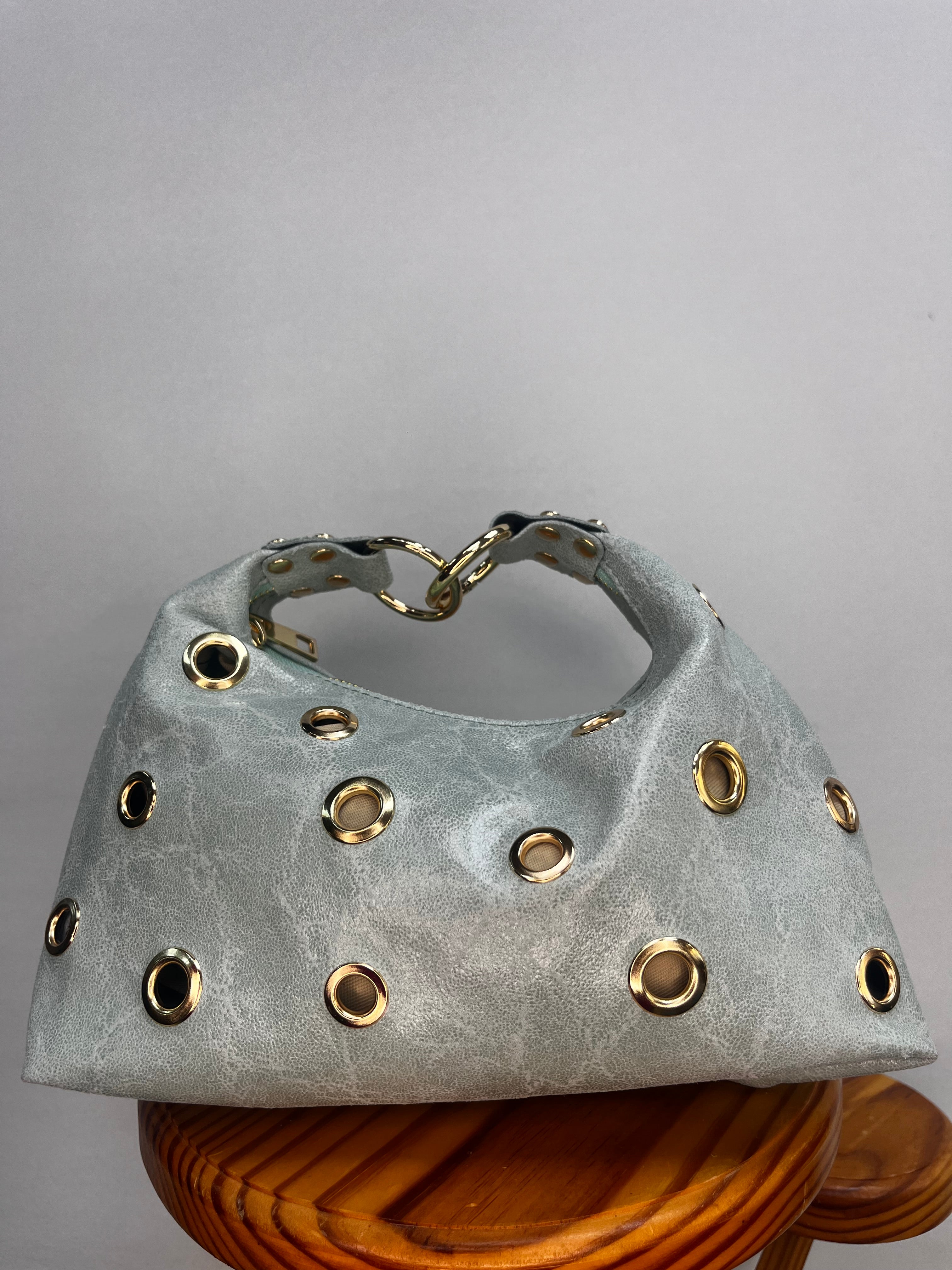 BOLSO BRILLO MINI TACHUELA ABIERTA VERDE