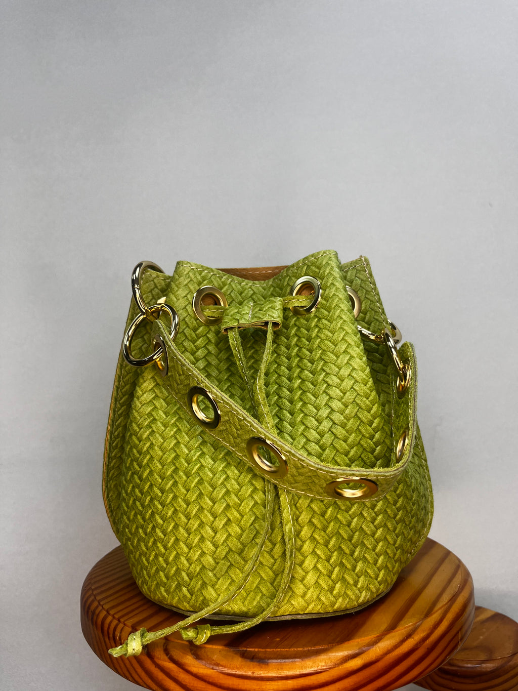 BOLSO BOMBONERA MINI CON TEXTURA VERDE PISTACHO