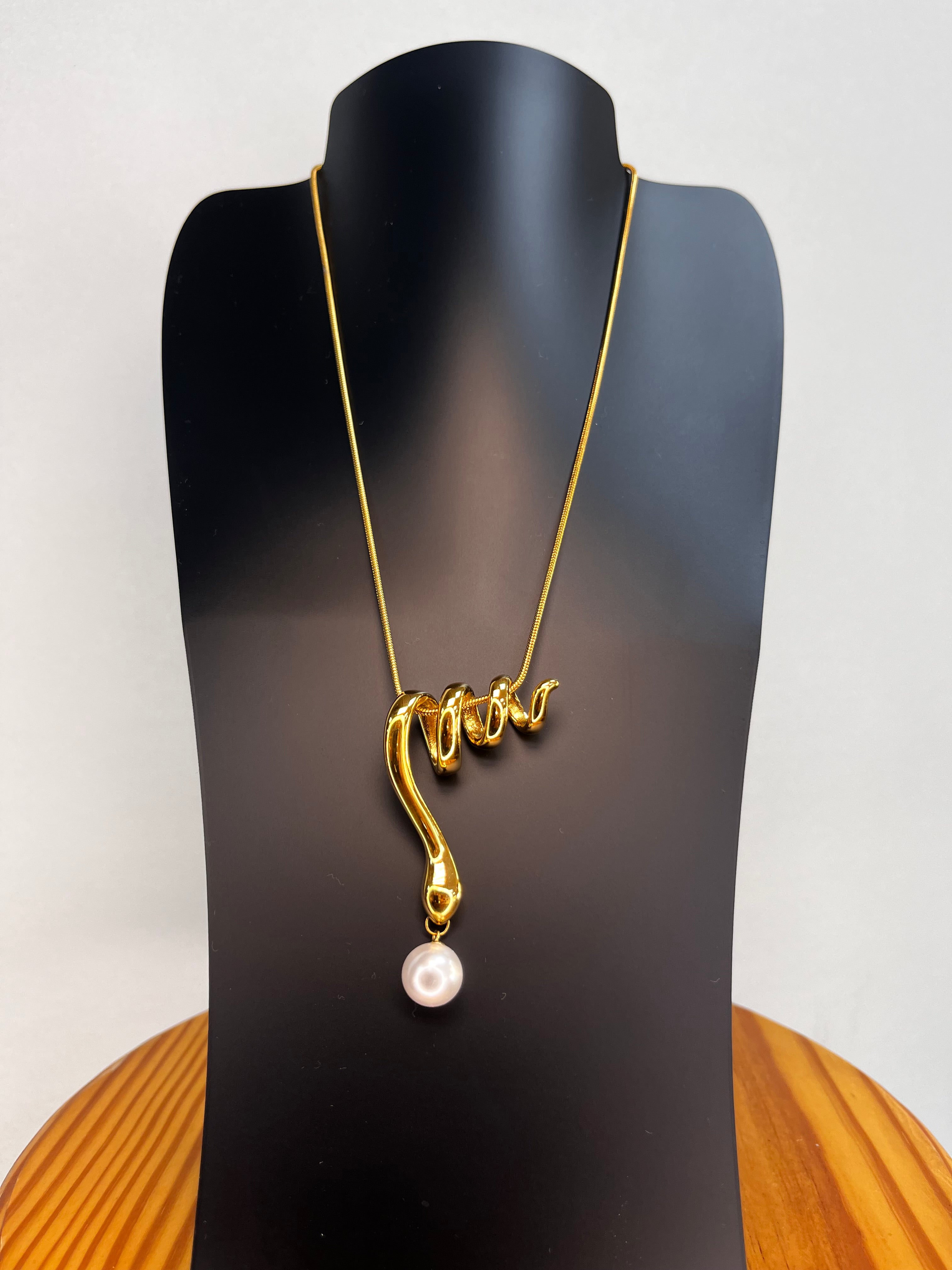 COLLAR PERLA EN BUCLE