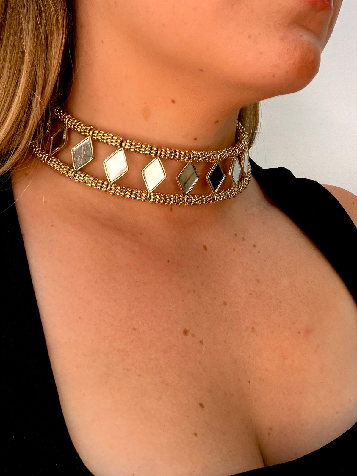 CHOKER RÍGIDO DORADO ESPEJITOS ROMBO