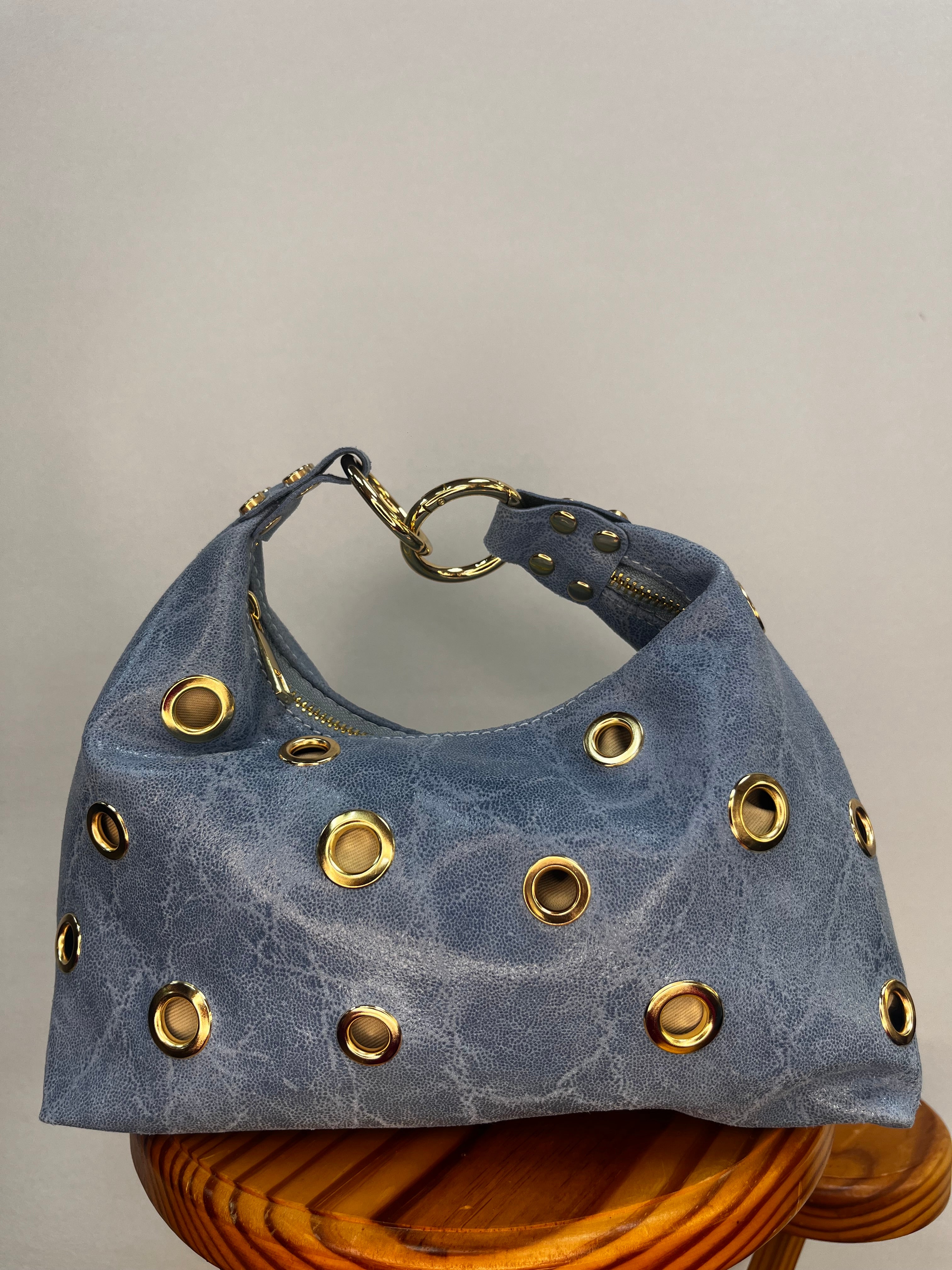 BOLSO BRILLO MINI TACHUELA ABIERTA AZUL