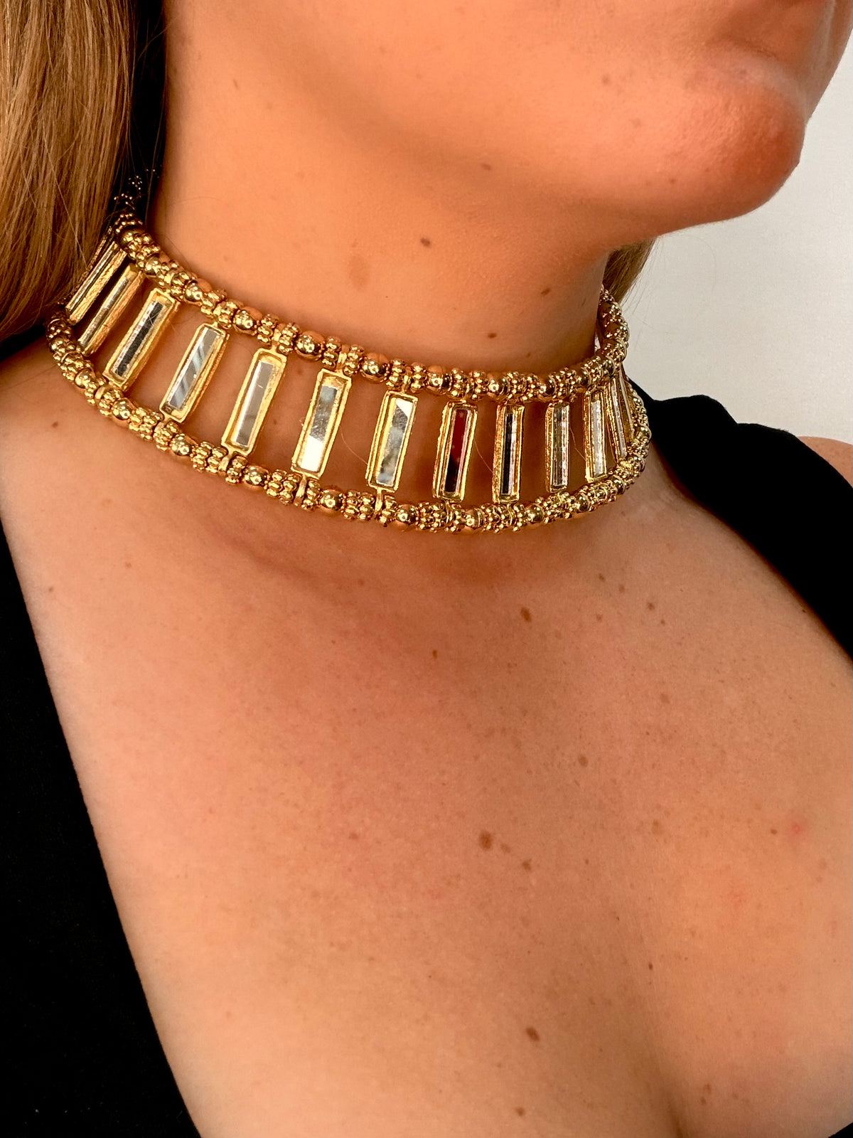 CHOKER RÍGIDO DORADO ESPEJITOS LÍNEA