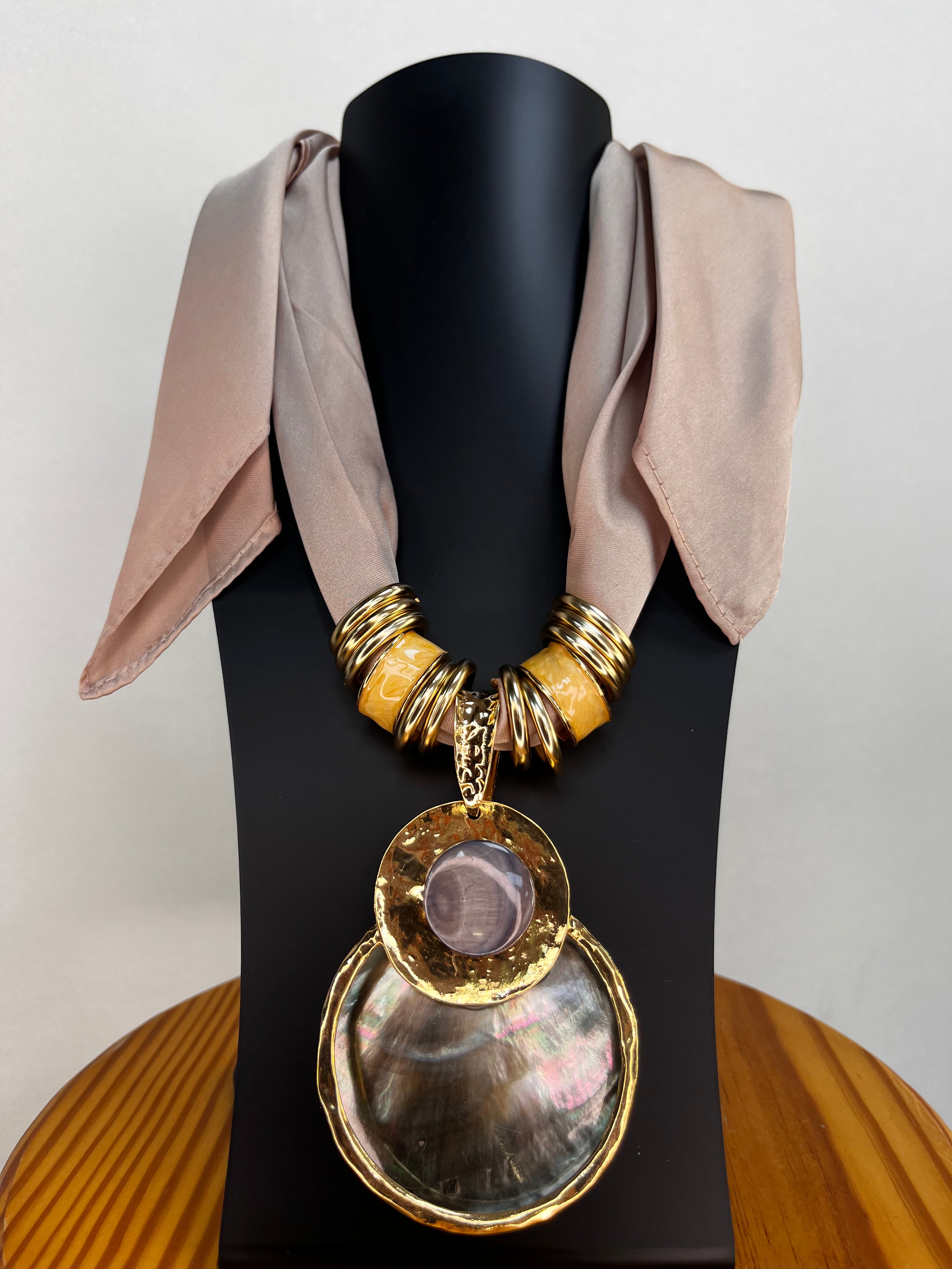 COLLAR PAÑUELO MARRÓN