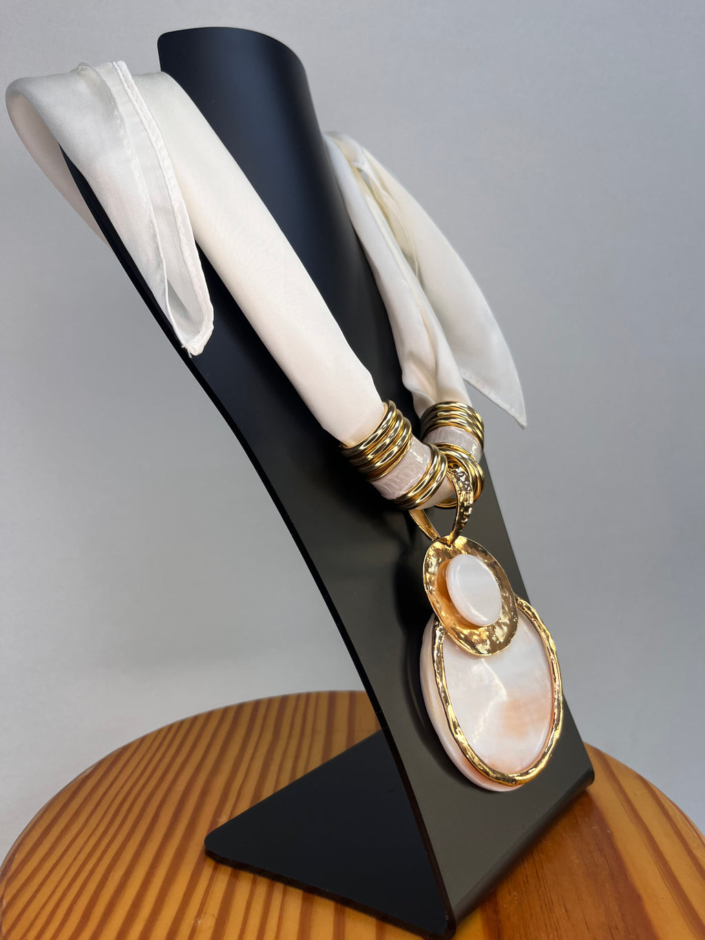 COLLAR PAÑUELO BLANCO