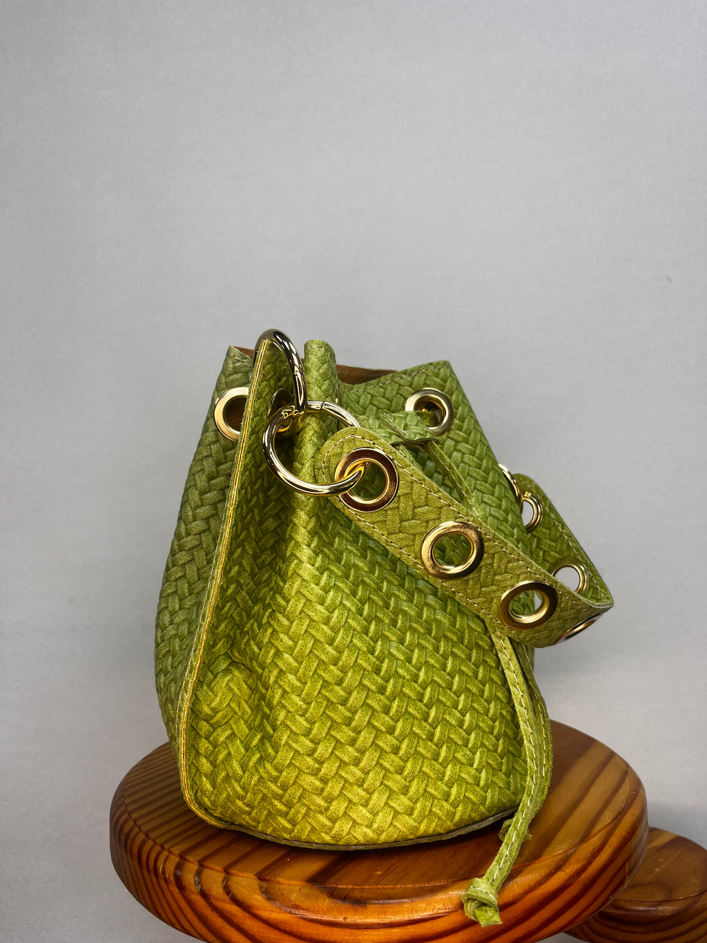 BOLSO BOMBONERA MINI CON TEXTURA VERDE PISTACHO