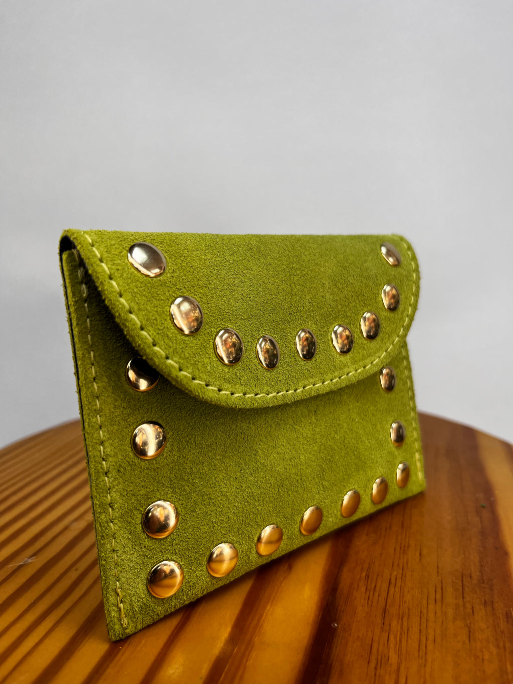 CARTERA TACHUELAS VERDE PISTACHO