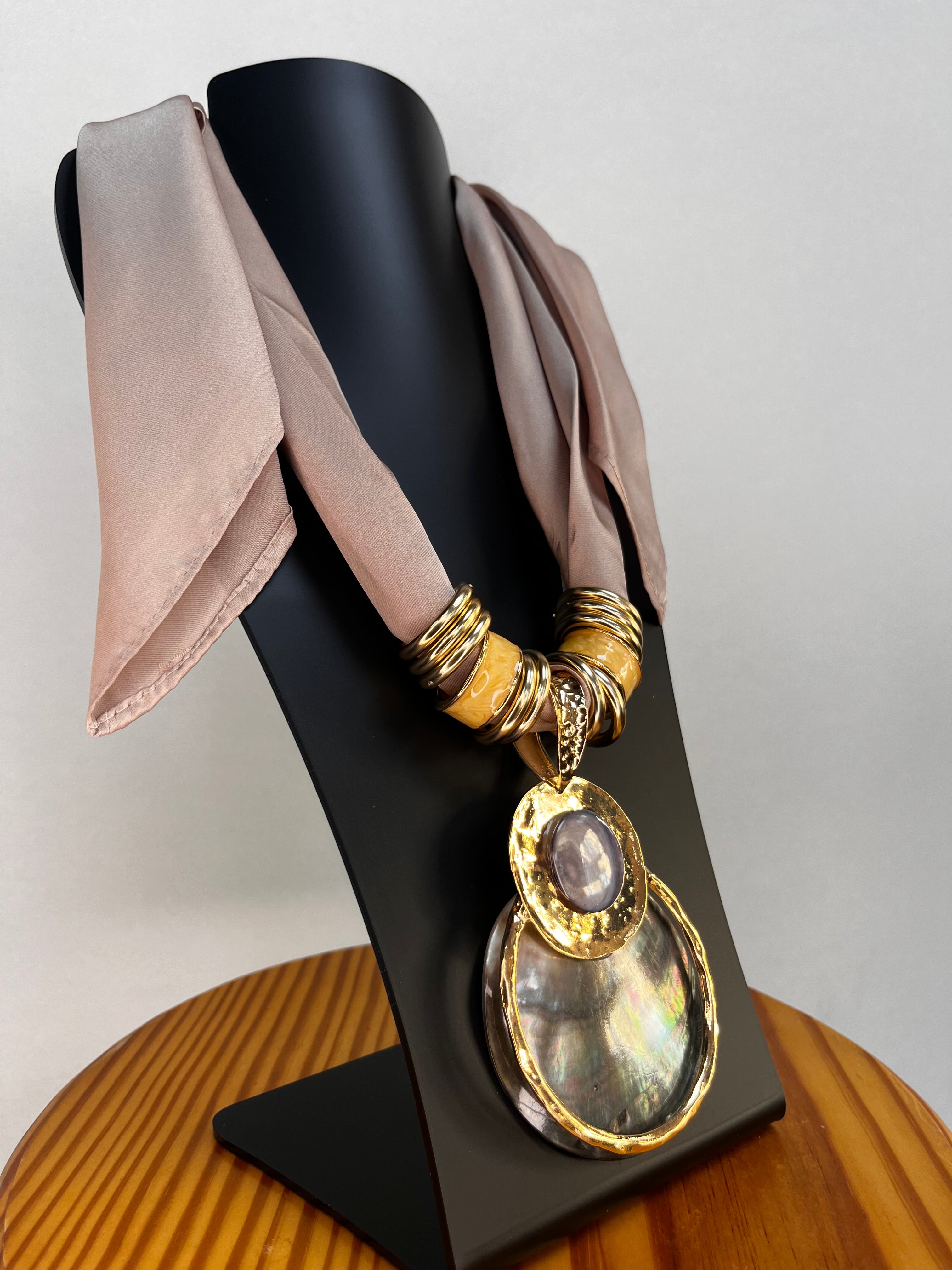 COLLAR PAÑUELO MARRÓN