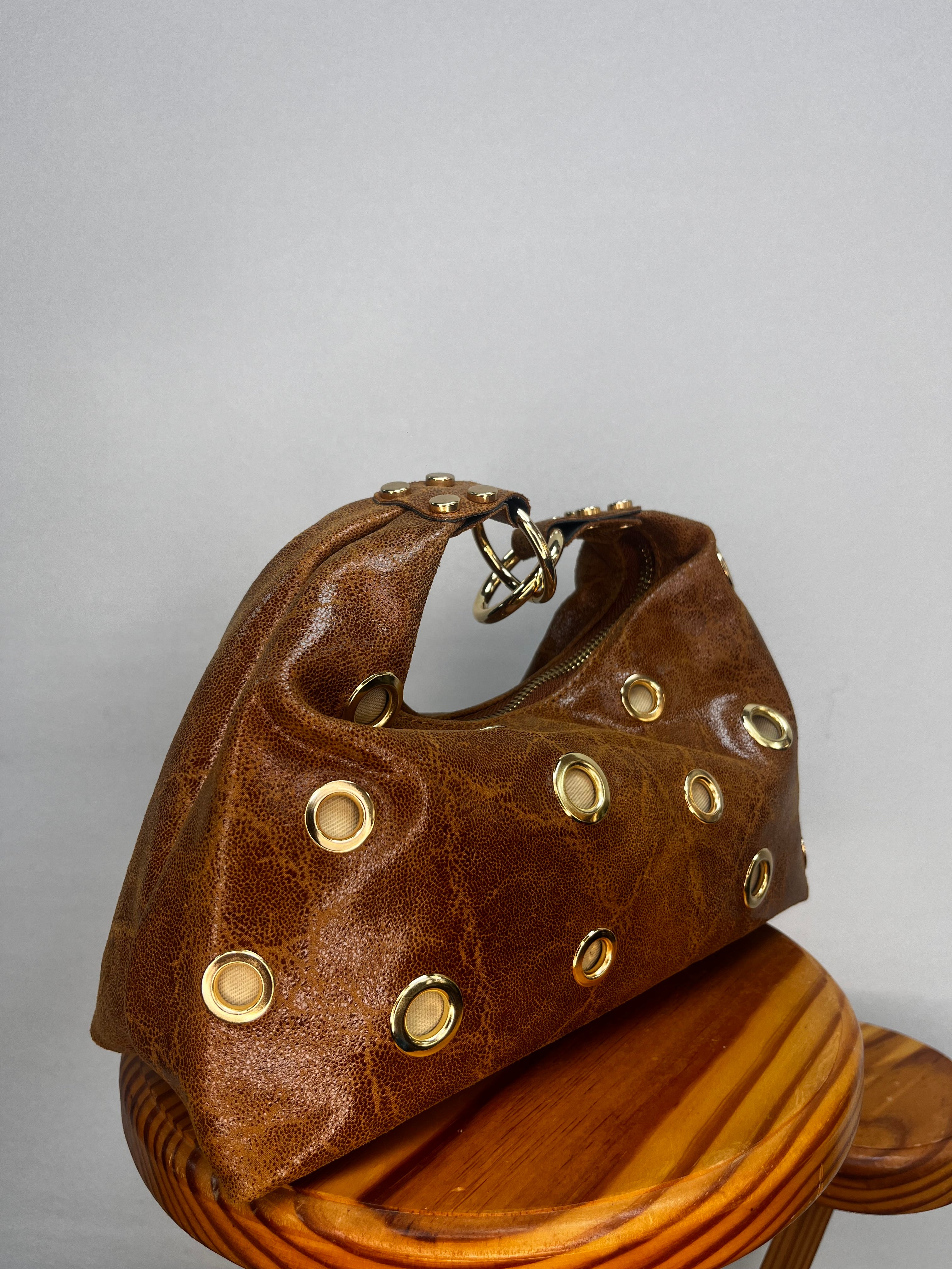 BOLSO BRILLO MINI TACHUELA ABIERTA MARRÓN