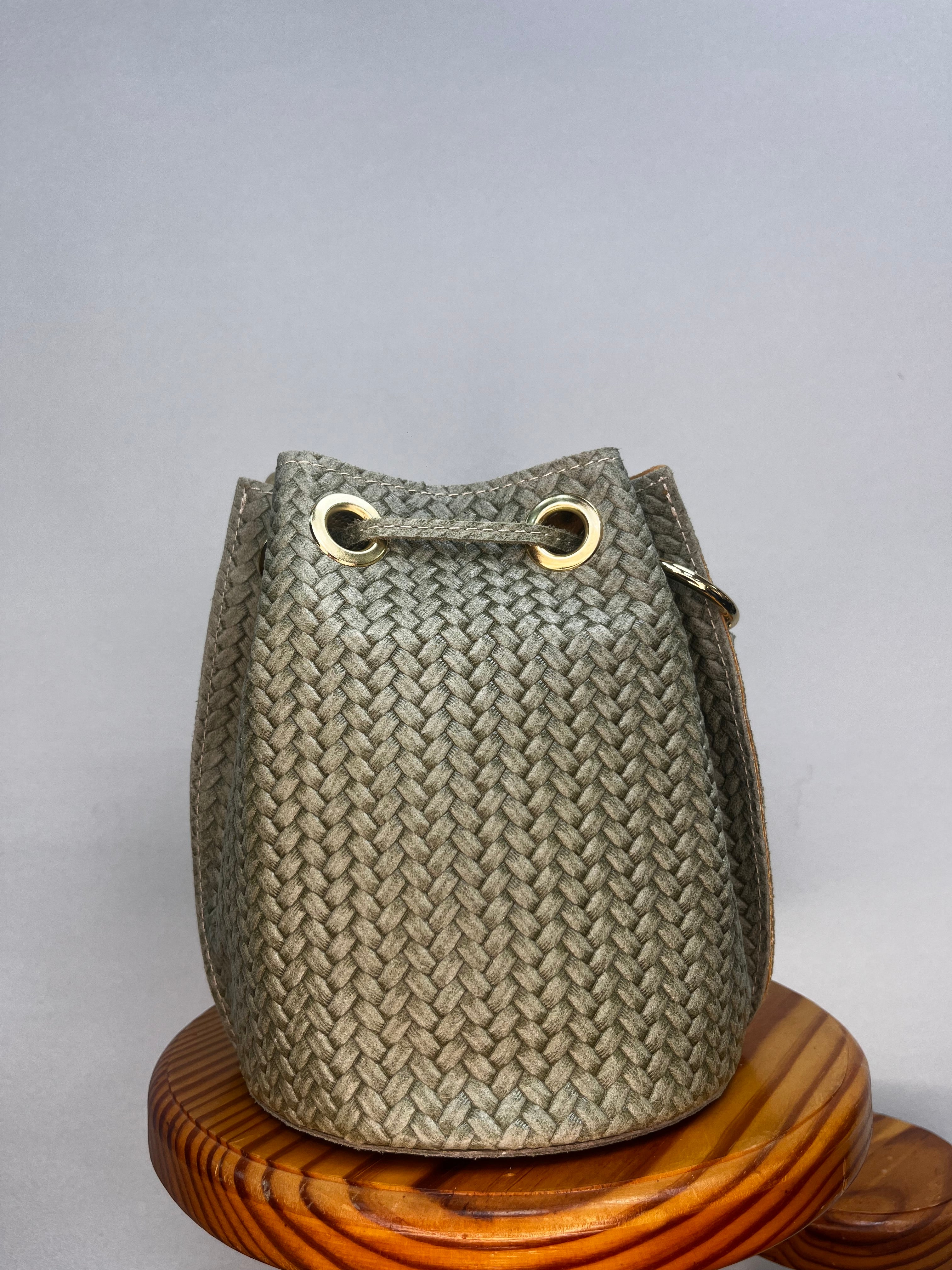 BOLSO BOMBONERA MINI CON TEXTURA VERDE