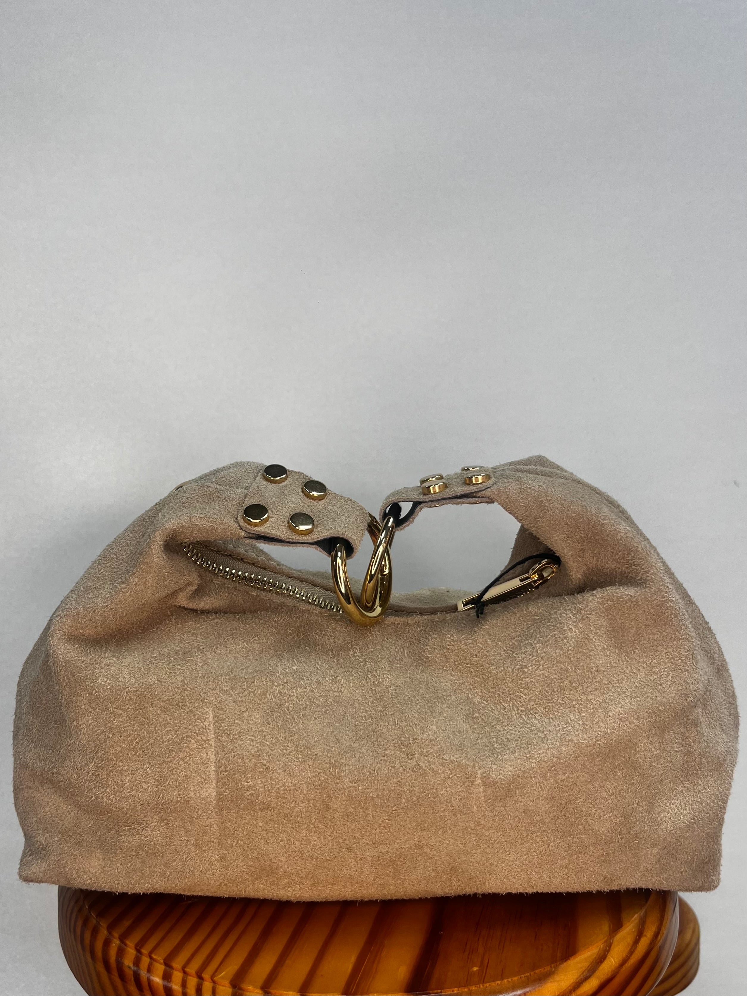 BOLSO ANTE MINI TACHUELA ABIERTA BEIGE