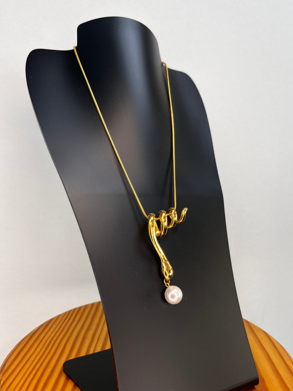 COLLAR PERLA EN BUCLE