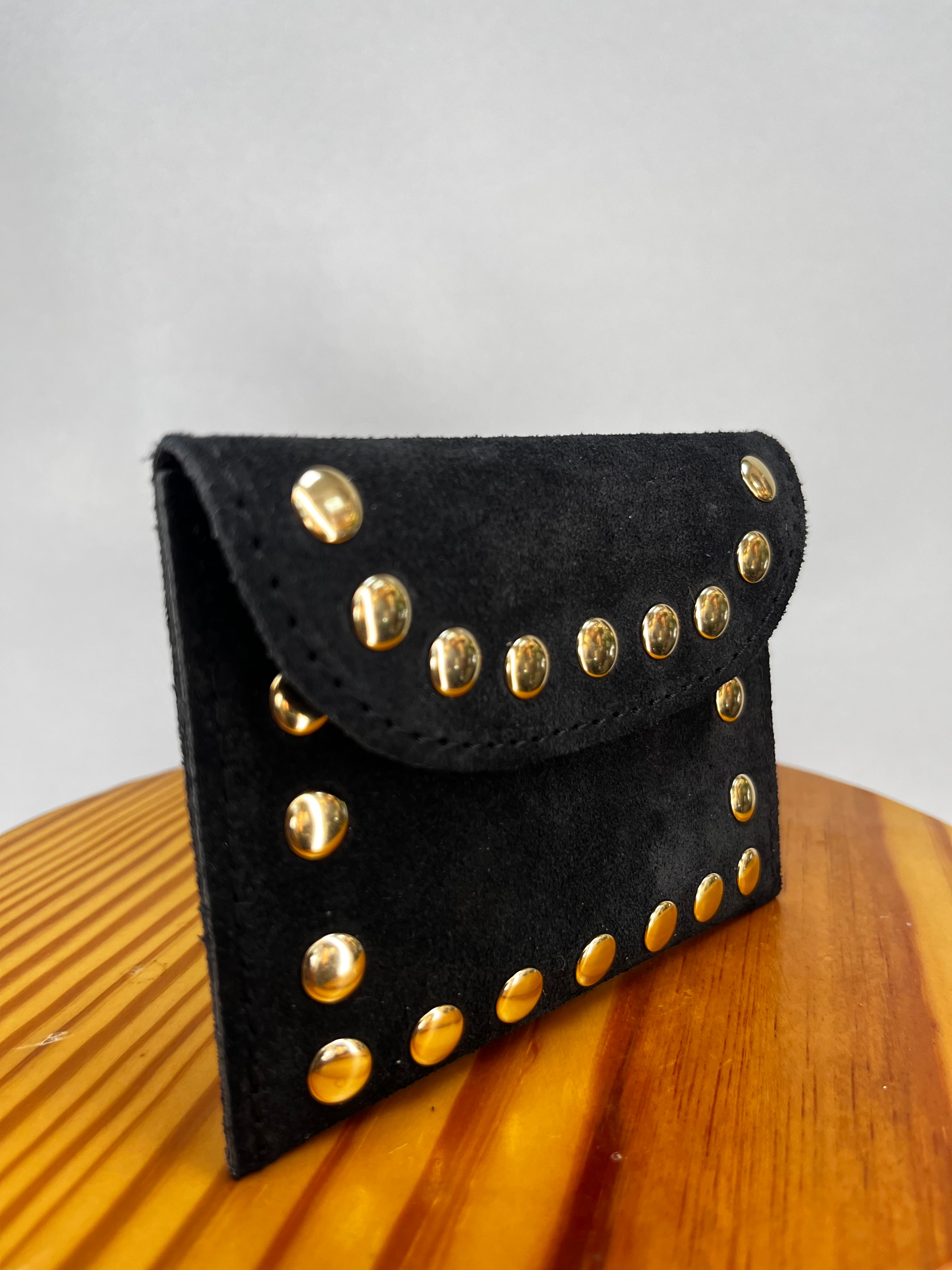 CARTERA TACHUELAS NEGRO