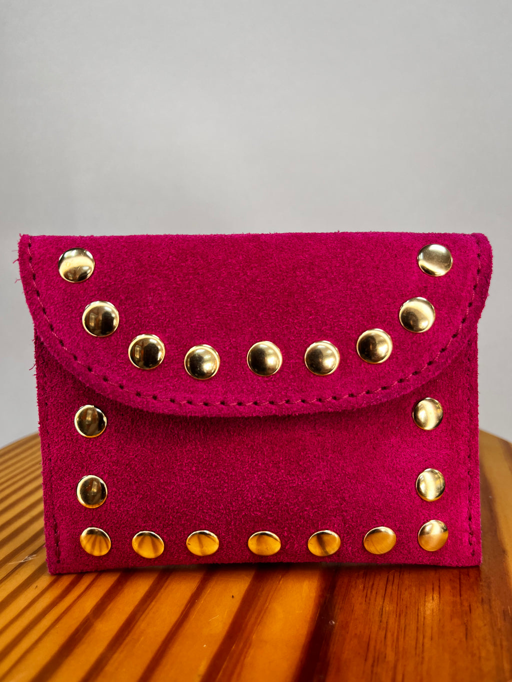 CARTERA TACHUELAS ROSA FUCSIA
