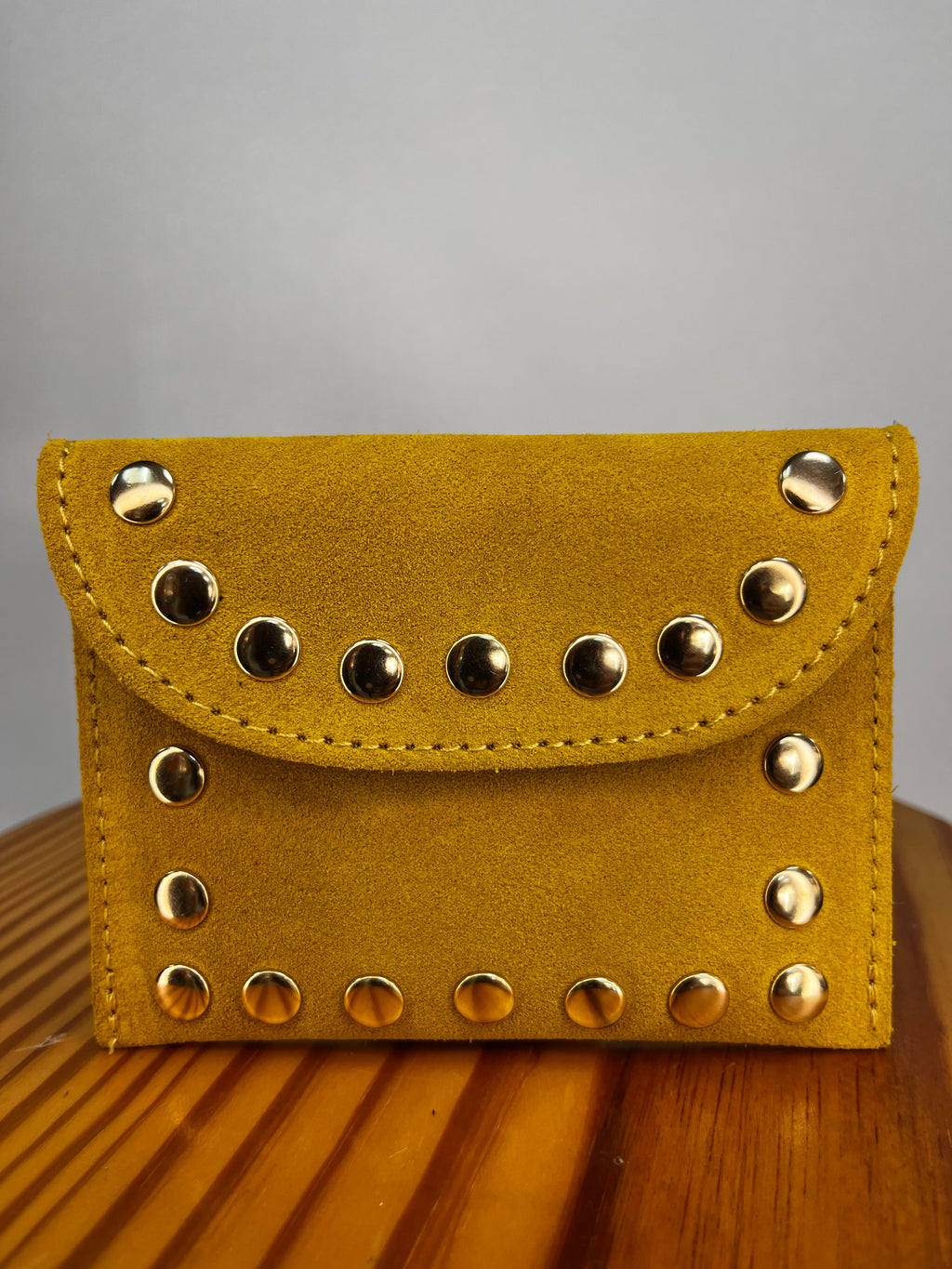 CARTERA TACHUELAS AMARILLO
