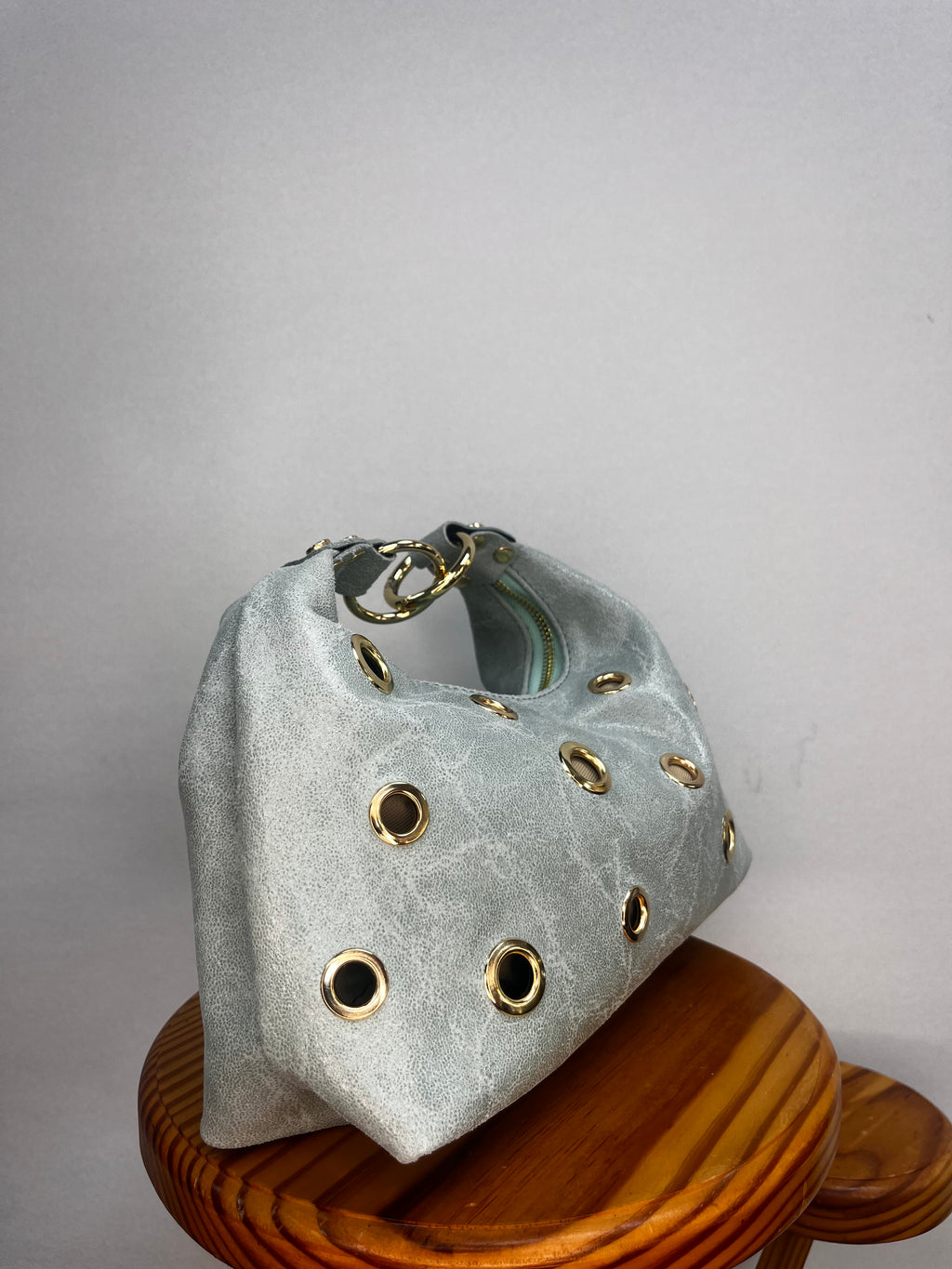 BOLSO BRILLO MINI TACHUELA ABIERTA VERDE